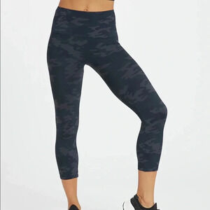 Spanx Look at Me Now Seamless Cropped Leggings in Black Camo